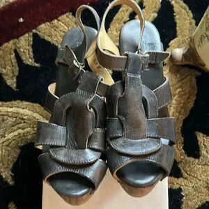 Bed Stu Women’s Distressed Black Leather Platform Sandals 7.5